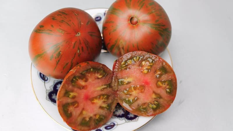 Сорт с необычным окрасом, неповторимым вкусом и аппетитным названием - томат 